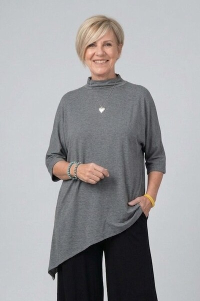 Foto Blusa Livia com golinha assimétrica em malha