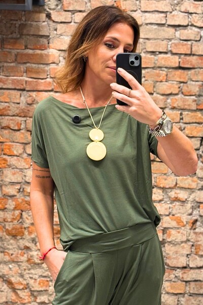 Foto Blusa Decote Canoa Lisa