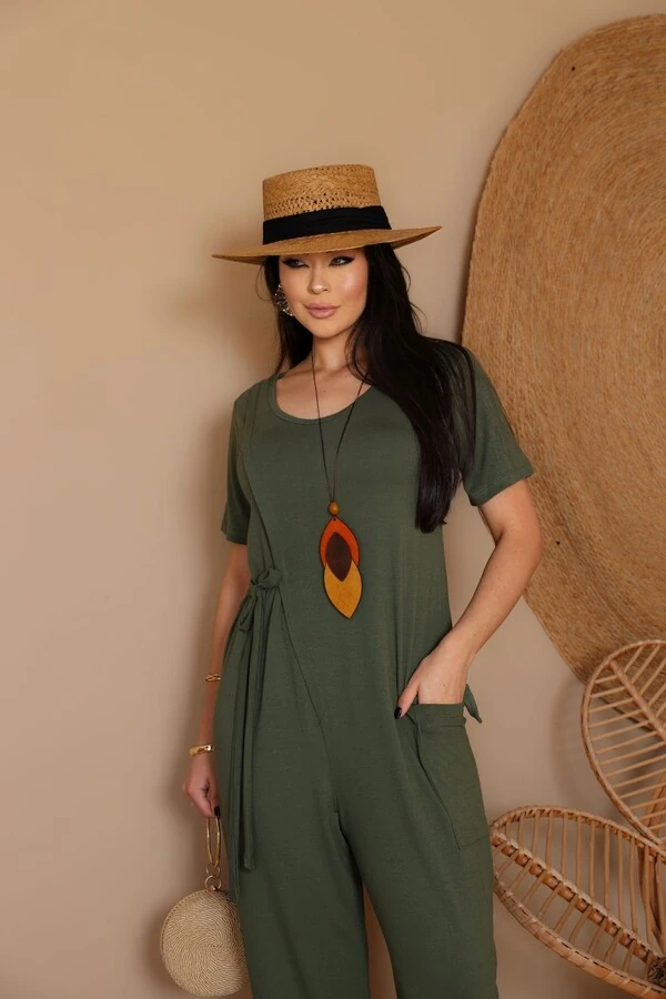 Macacão em malha crepiada com amarração Encanto