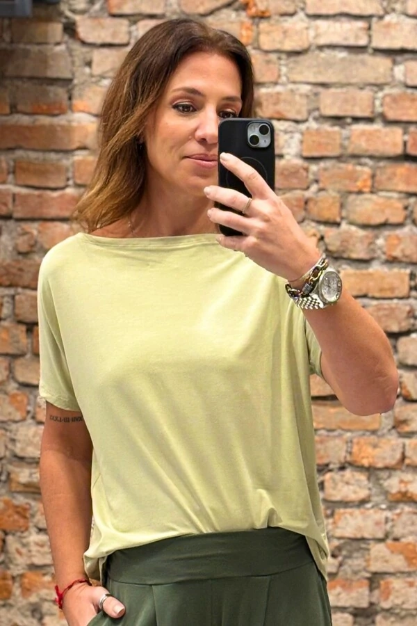 Blusa Decote Canoa Lisa