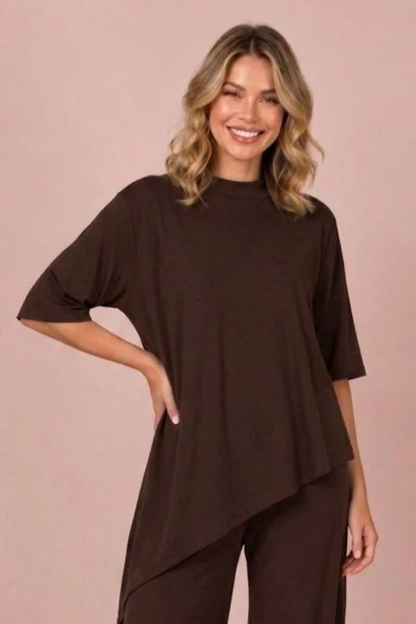 Blusa Livia com golinha assimétrica em malha