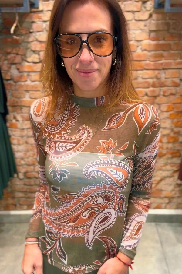 Blusa em Tule com manga longa