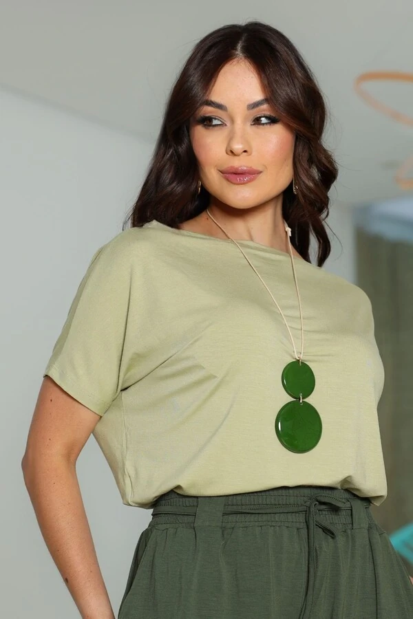 Blusa Decote Canoa Lisa