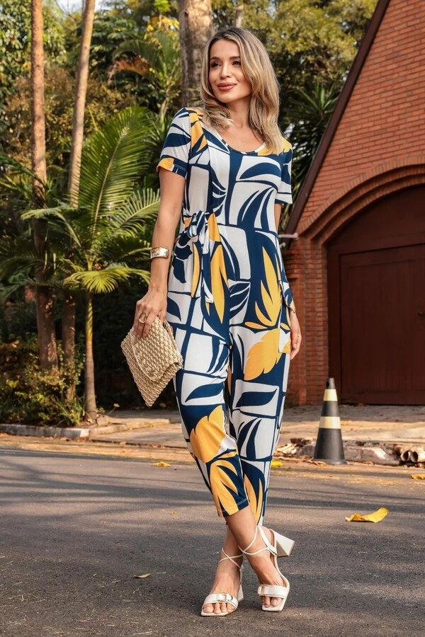 Macacão em malha crepiada com amarração Encanto