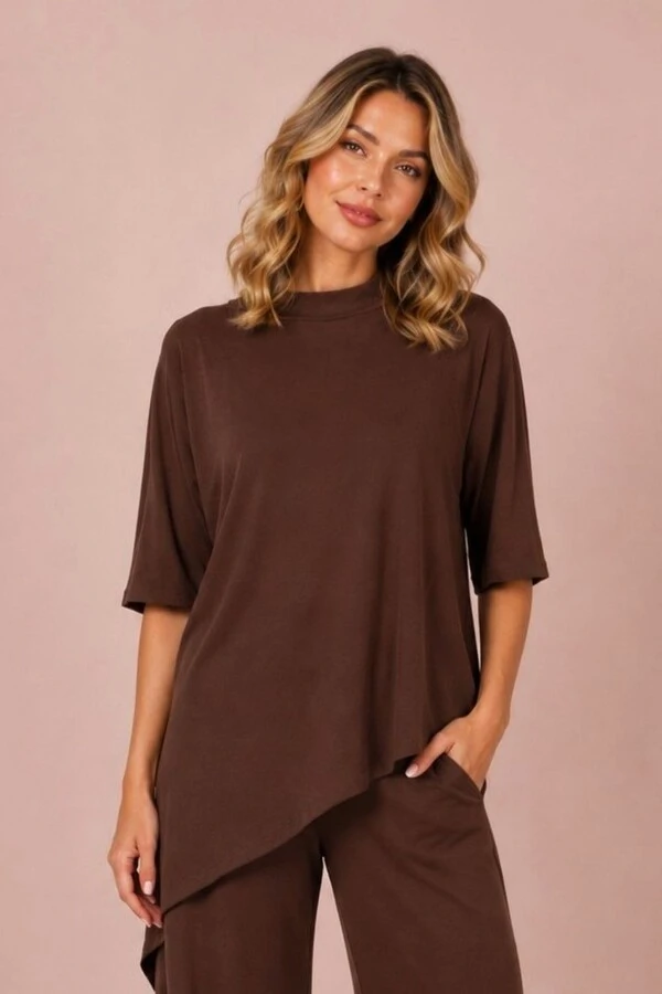 Blusa Livia com golinha assimétrica em malha