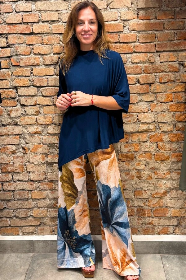 Blusa Livia com golinha assimétrica em malha