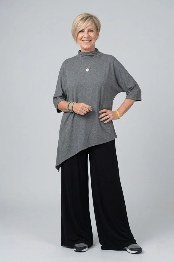 Blusa Livia com golinha assimétrica em malha