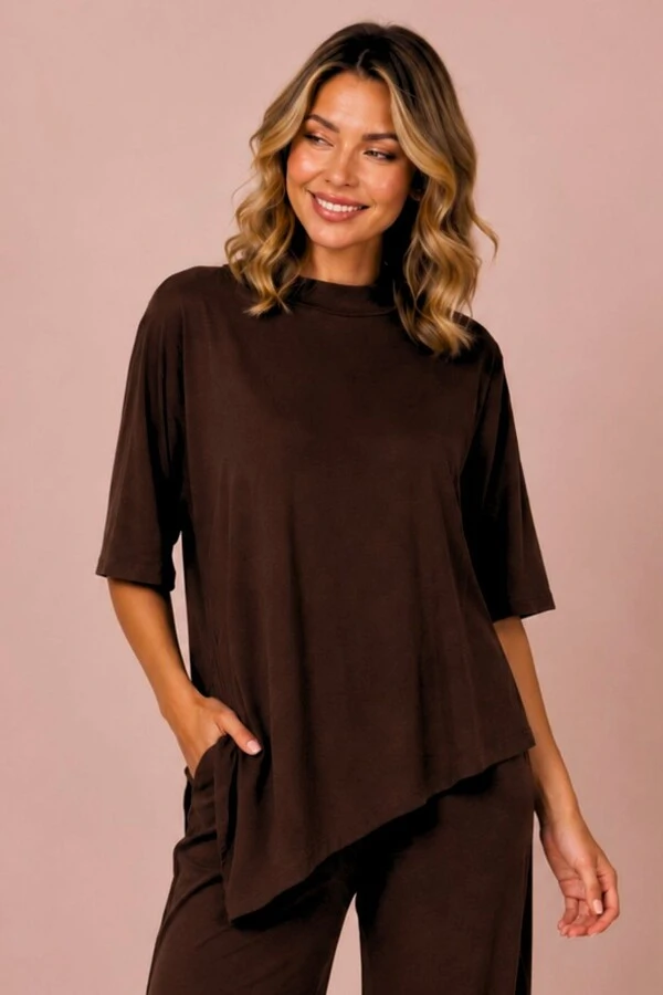 Blusa Livia com golinha assimétrica em malha