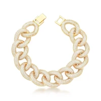 Pulseira de elos entrelaçados e cravejados com zircônias banhada a ouro