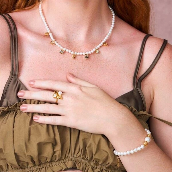 Colar Com Cristais e Pérolas Shell banhado a Ouro 18k