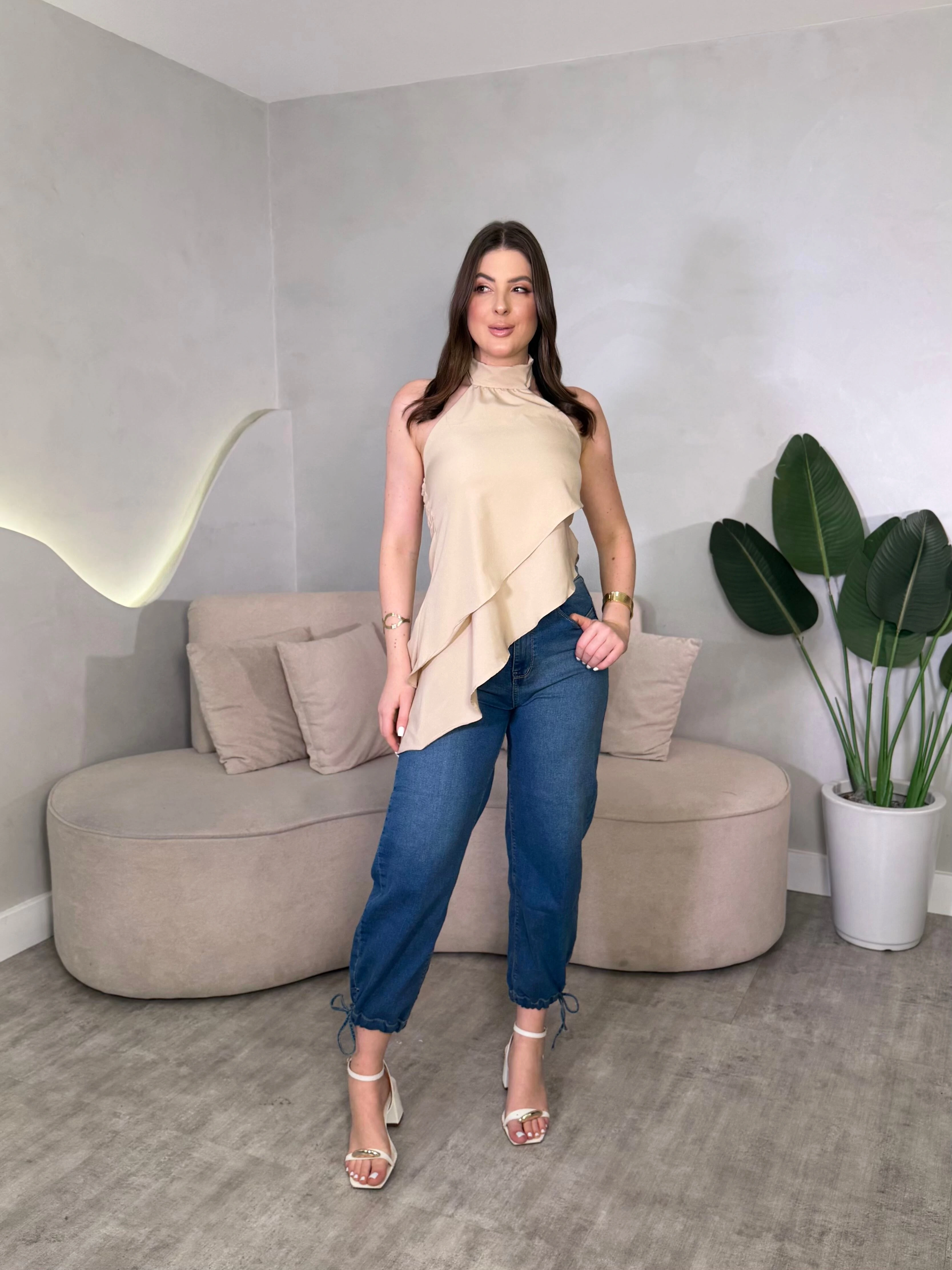 Foto Blusinha Com Amarração No Pescoço Assimétrica