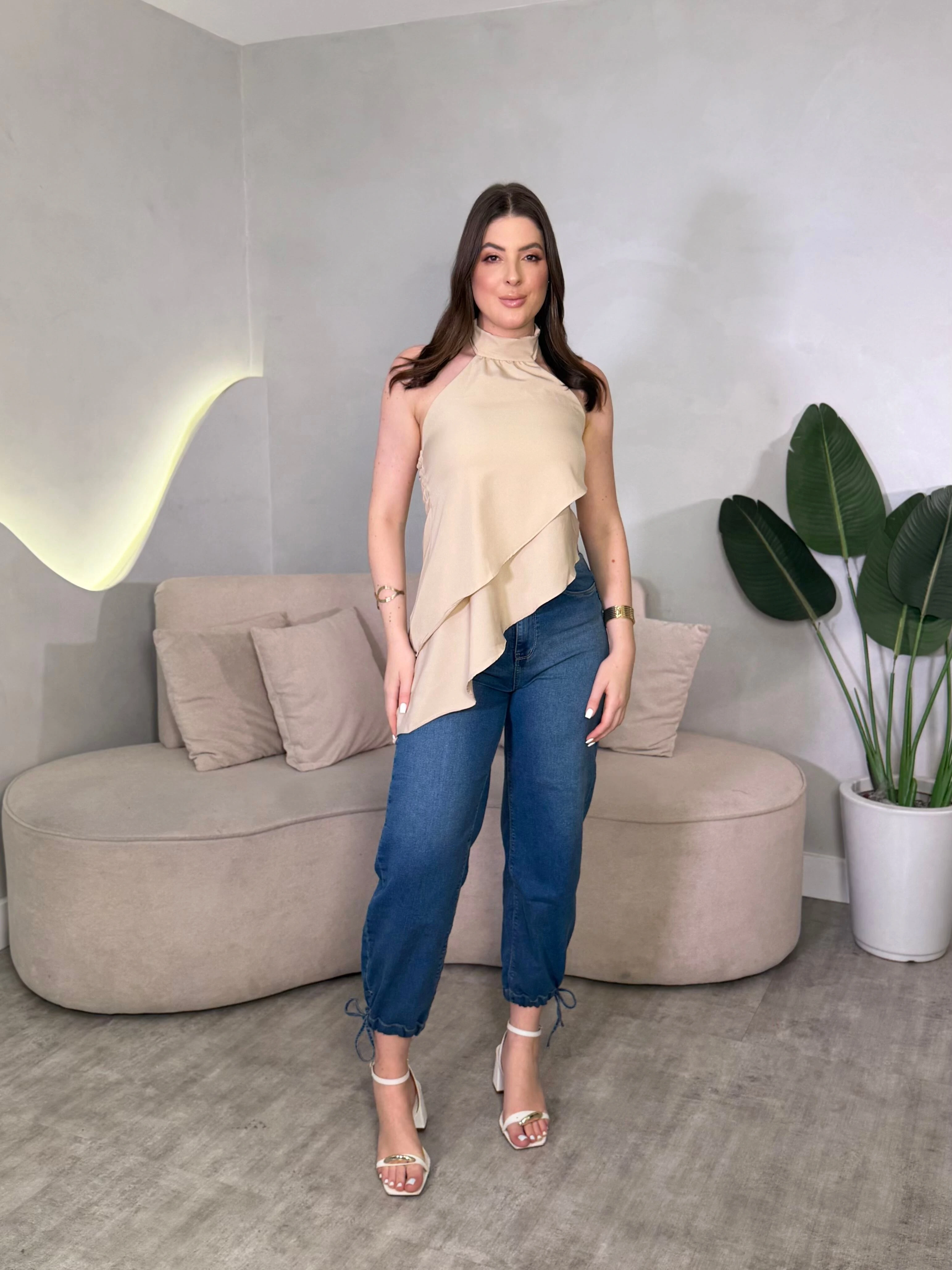 Foto Blusinha Com Amarração No Pescoço Assimétrica