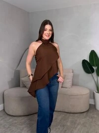 Blusinha Com Amarração No Pescoço Assimétrica