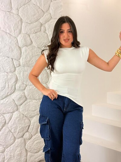 Foto Blusinha Assimétrica Sem Mangas Nayara