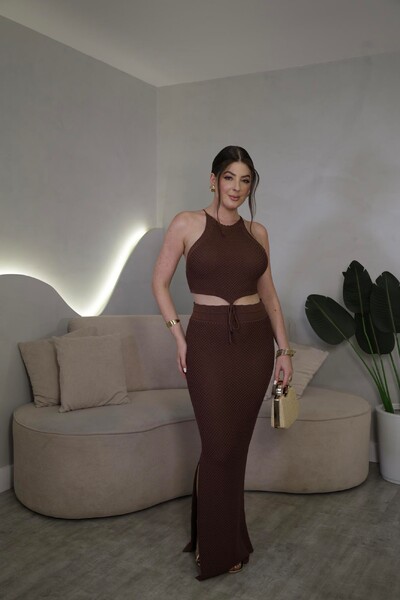 Foto Conjunto Cropped E Saia Midi Alora