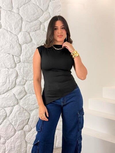 Foto Blusinha Assimétrica Sem Mangas Nayara