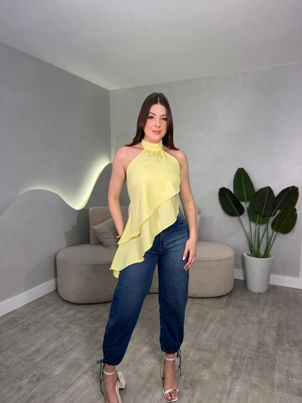 Blusinha Com Amarração No Pescoço Assimétrica