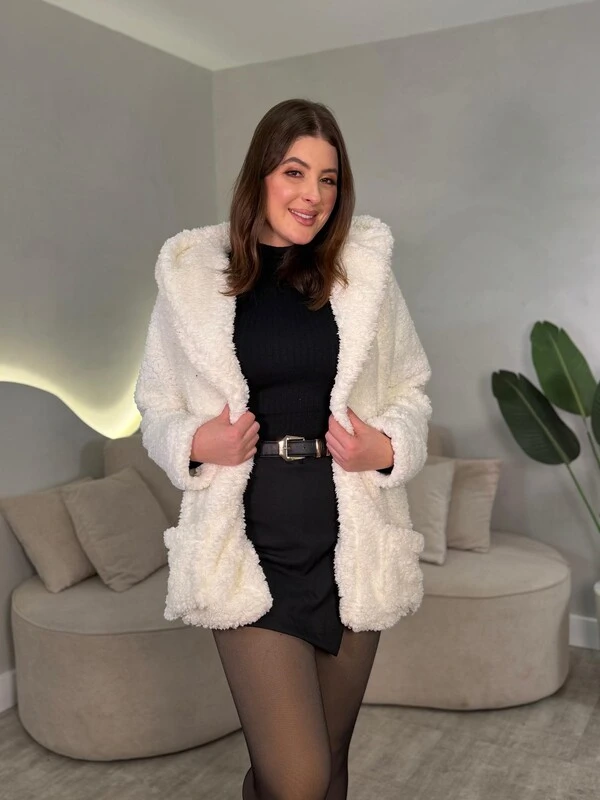 Teddy Julia