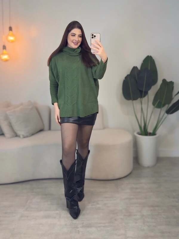 Poncho Rebeca