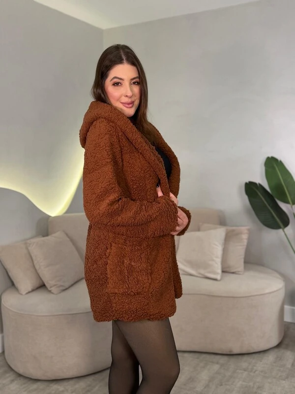 Teddy Julia