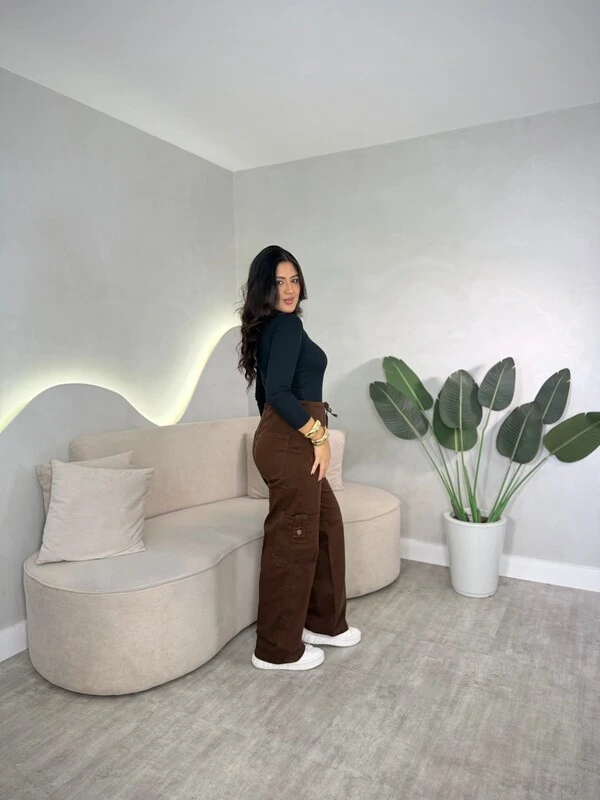 Calça Jeans Wide Leg Cargo Cintura Alta Astri