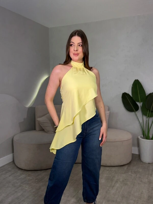 Blusinha Com Amarração No Pescoço Assimétrica