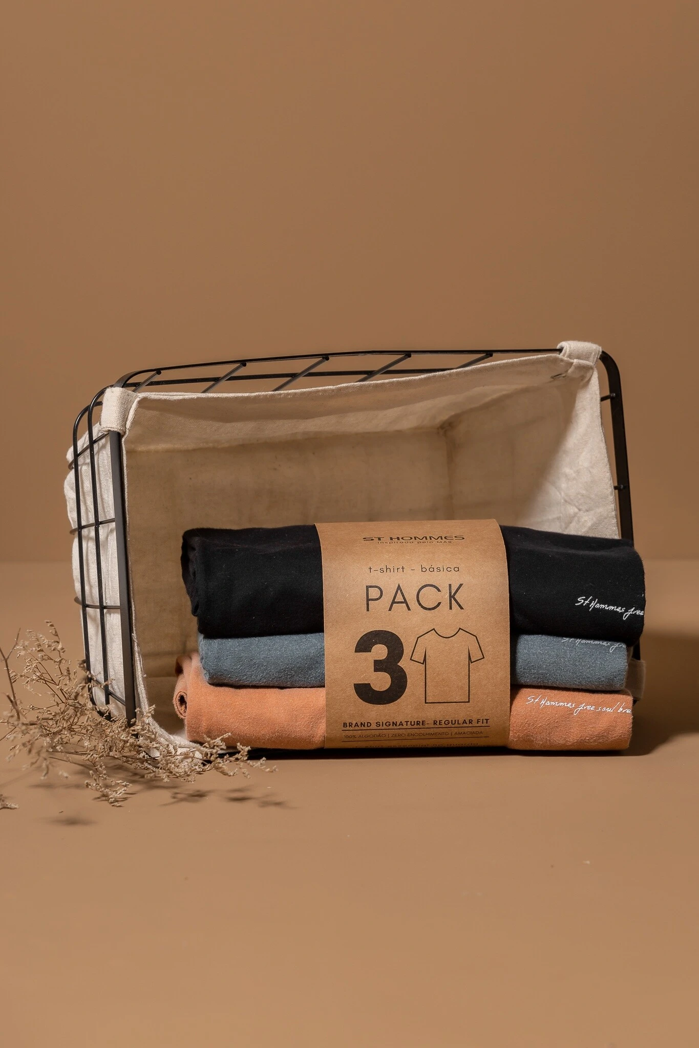 Pack com três camisetas básicas ST Hommes nas cores terra, verde musgo e preto