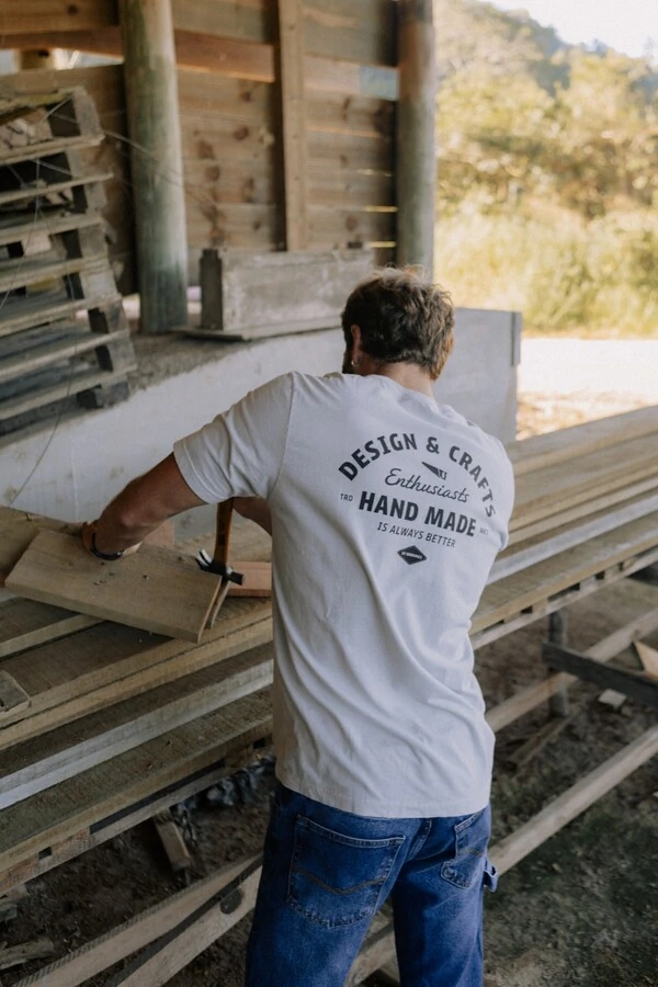 Camiseta Design and Crafts