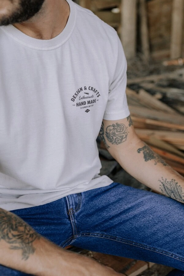 Camiseta Design and Crafts