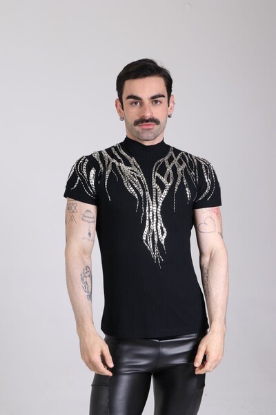 Foto Camiseta Bordado Abstrato em Vidrilhos