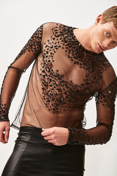 Foto Camiseta em Tule Invisible Preto Bordada com Cristais