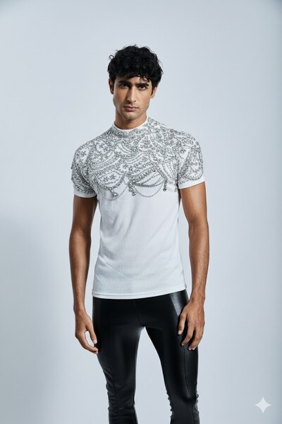 Foto Camiseta Dékada Bordada em Cristais