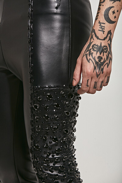 FotoLegging Neoleather Bordada em Cristais