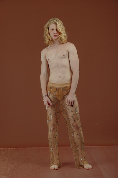 FotoCalça em Tule Bordada Manualmente