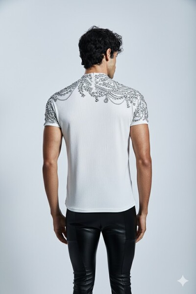 FotoCamiseta Dékada Bordada em Cristais