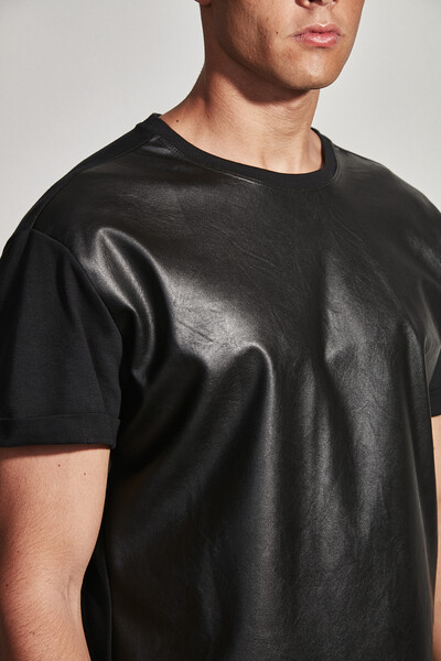 FotoCamiseta Em Couro Básica