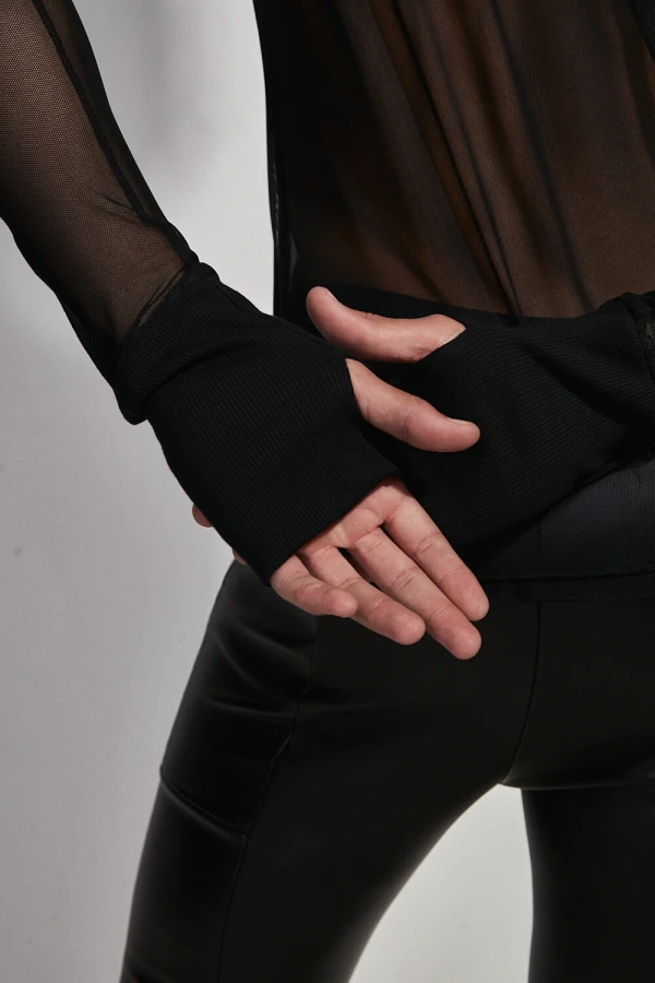 Camiseta em Ribana e Tule