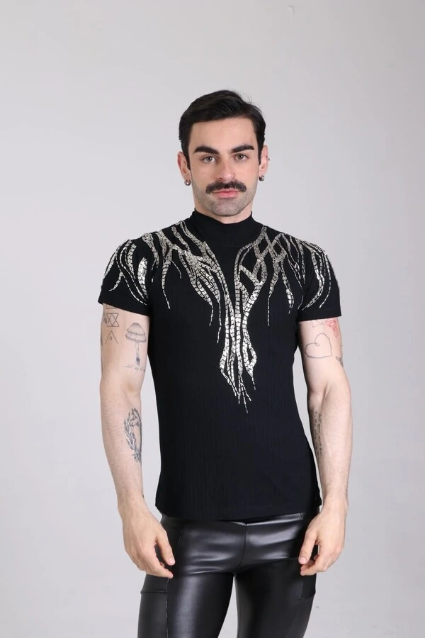 Camiseta Bordado Abstrato em Vidrilhos