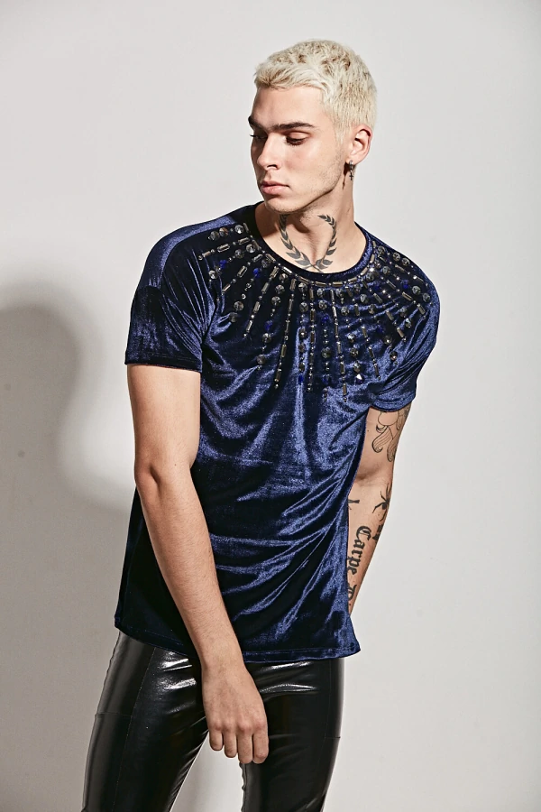 Camiseta em Veludo Bordada