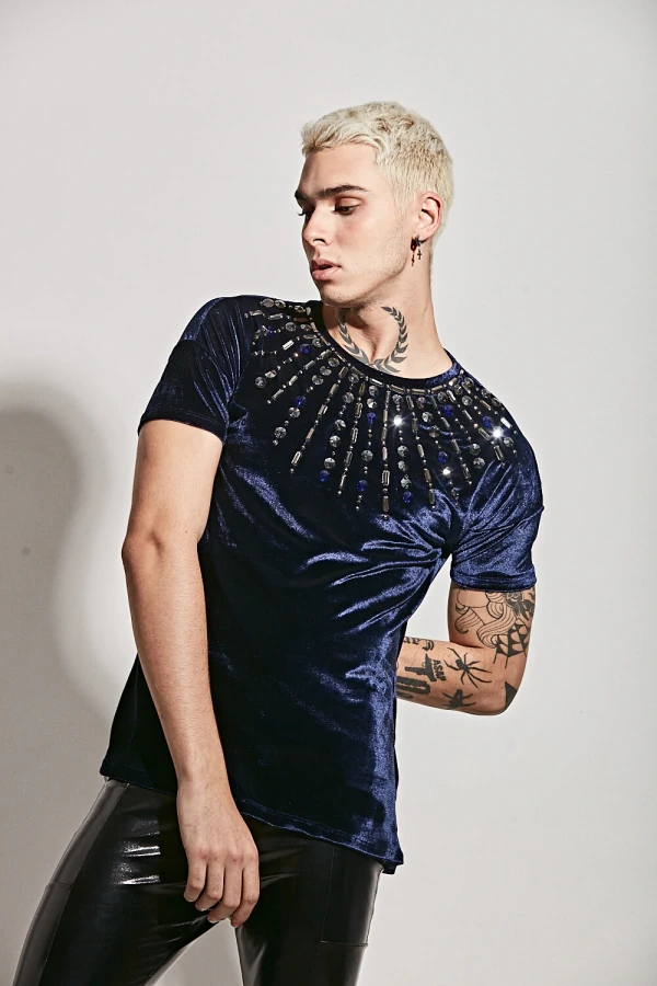 Camiseta em Veludo Bordada