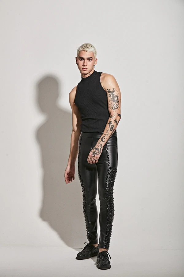 Legging Neoleather Bordada em Cristais