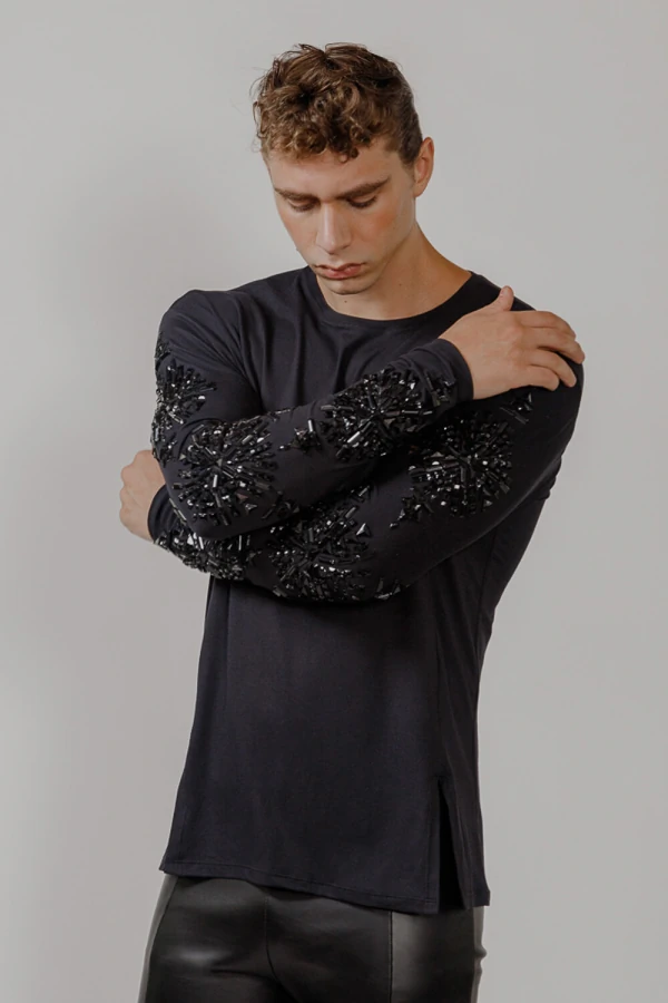 T-Shirt Manga Longa Bordado Camafeu