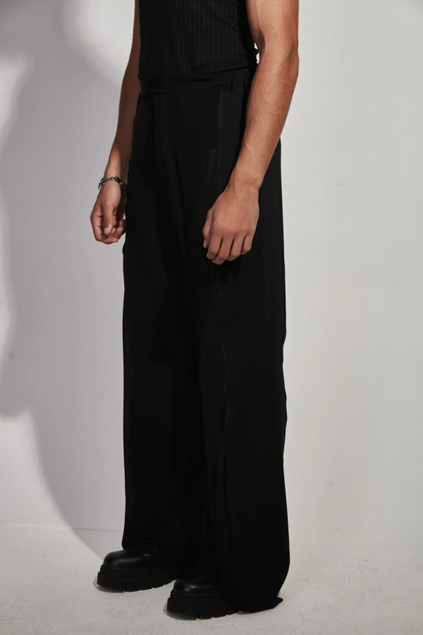 Pantalona em Ribana e Tule