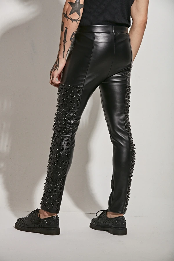 Legging Neoleather Bordada em Cristais
