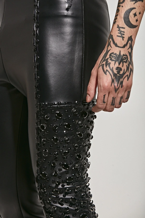 Legging Neoleather Bordada em Cristais