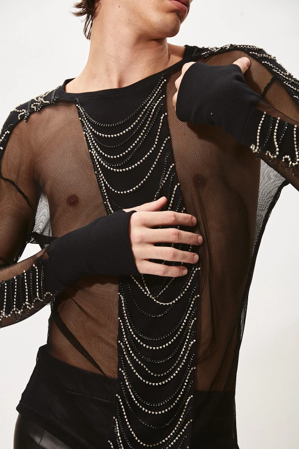 Camiseta com Recortes em Tule Bordada com Correntes e Strass