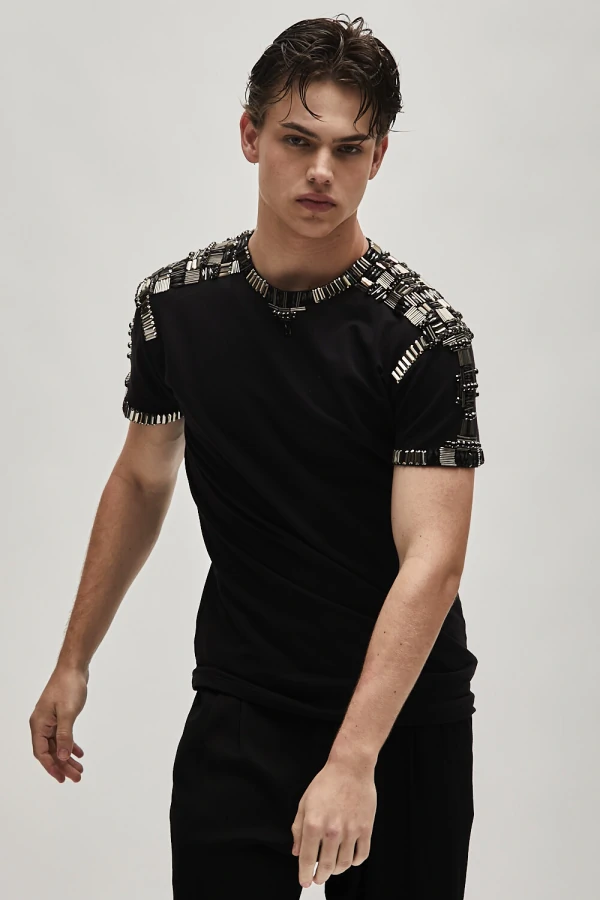 Camiseta Com Bordado Abstrato em Canutilhos e Cristais