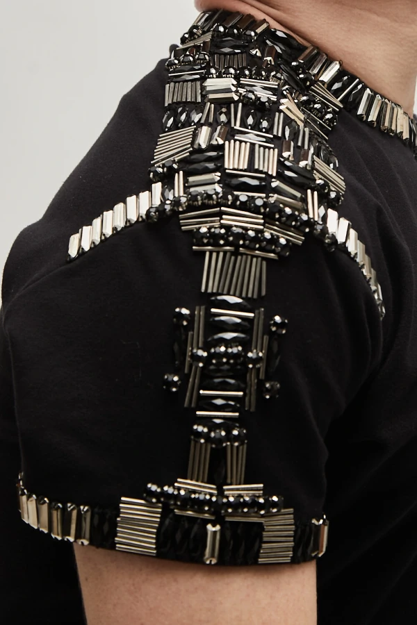 Camiseta Com Bordado Abstrato em Canutilhos e Cristais