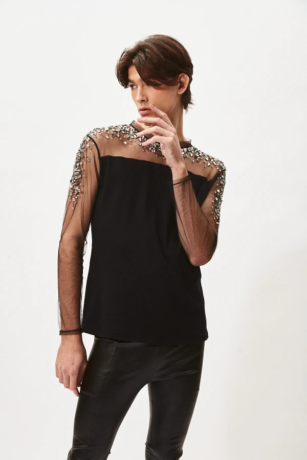 Camiseta em Pala de Tule Bordada com Cristais