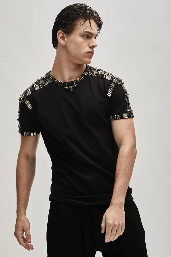Camiseta Com Bordado Abstrato em Canutilhos e Cristais